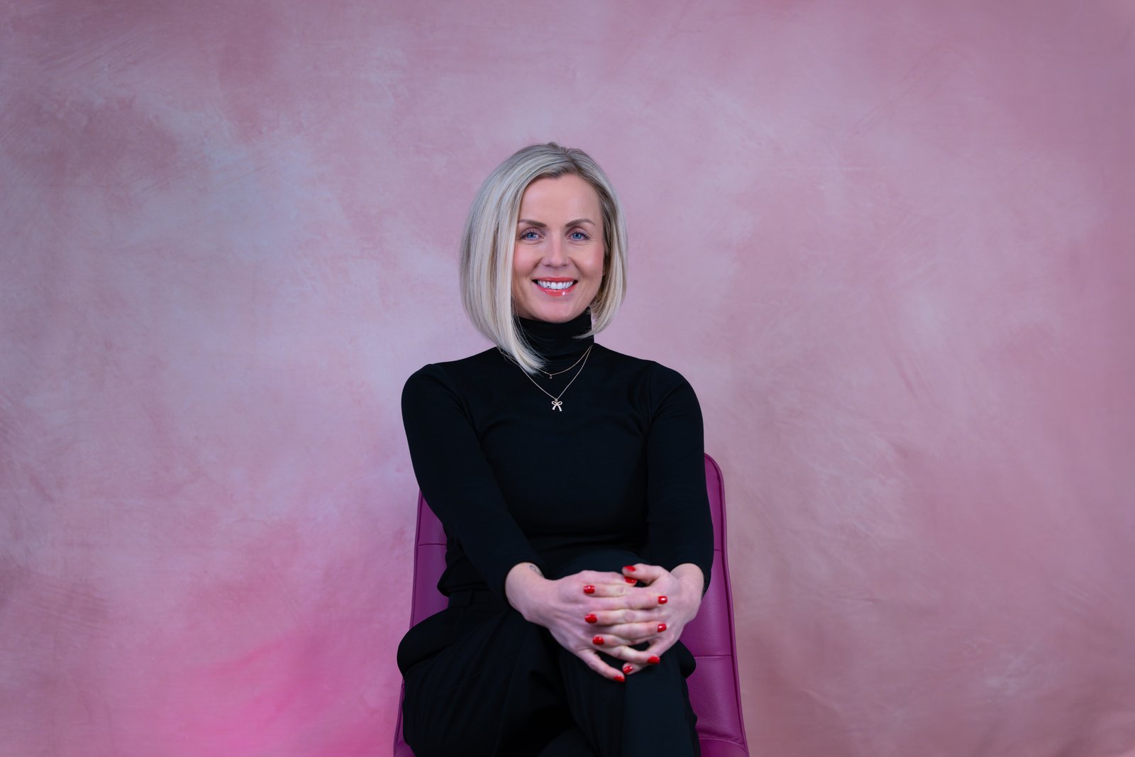 Fotografie von Primo Studio: Portrait vor farbigem Studiohintergrund